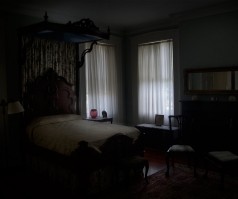 Sypialnia w stylu brytyjskich kolonistów